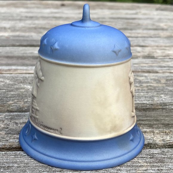 💯 Authentic Goebel Vintage Hummel "Letter to Santa Claus" 1990 Bell w/Clapper - Picture 6 of 14